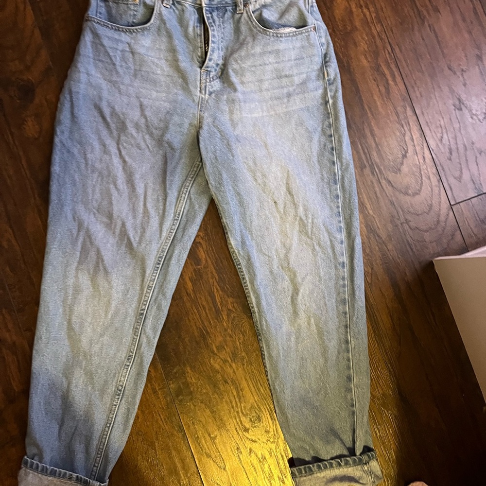 Blue Boyfriend Jeans with Relaxed Fit and Vintage Wash